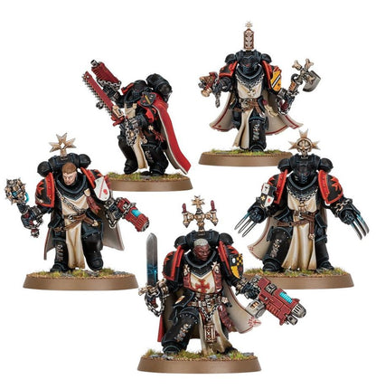Cinco miniaturas montadas de Hermanos de Armas Black Templars